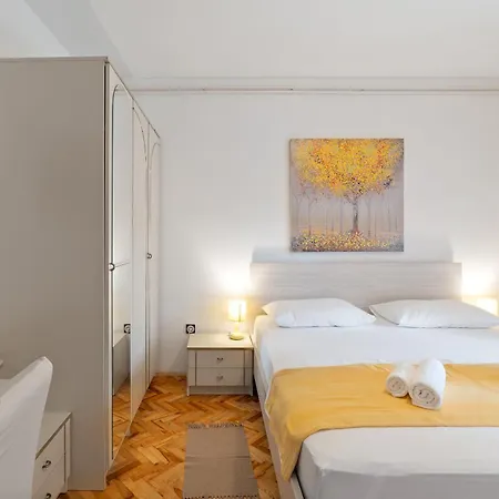 Ivo Apartment Pag Town
