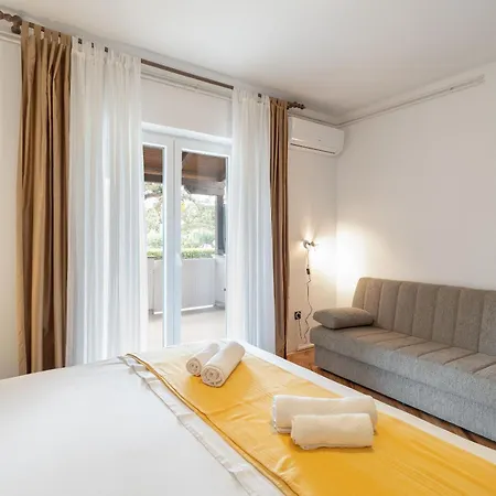 Ivo Apartment *