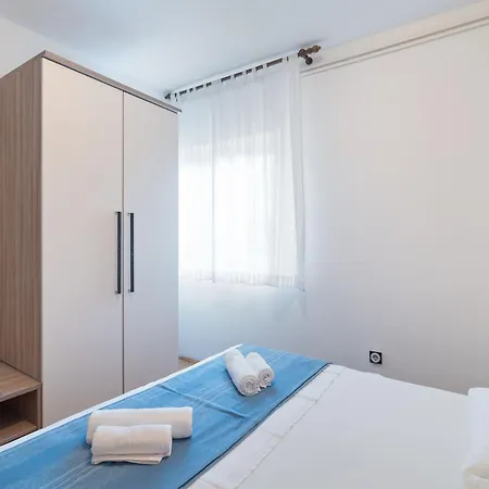 Ivo Apartment *