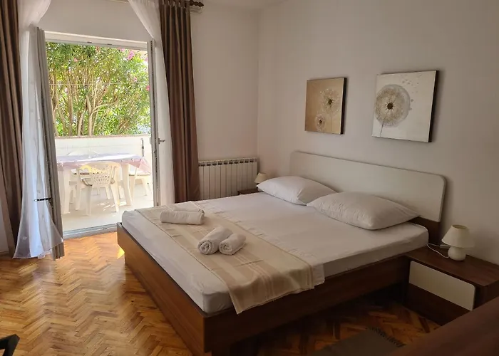 Ivo Apartment Pag Town